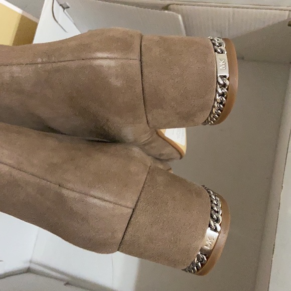 Michael Kors Sabrina Mid Bootie Suede - Picture 4 of 6
